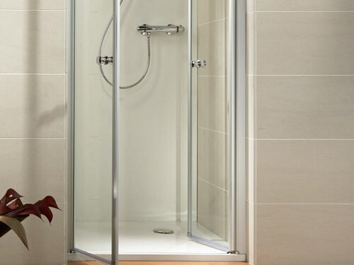 La douche classique (aussi appelée douche traditionnelle ou standard)